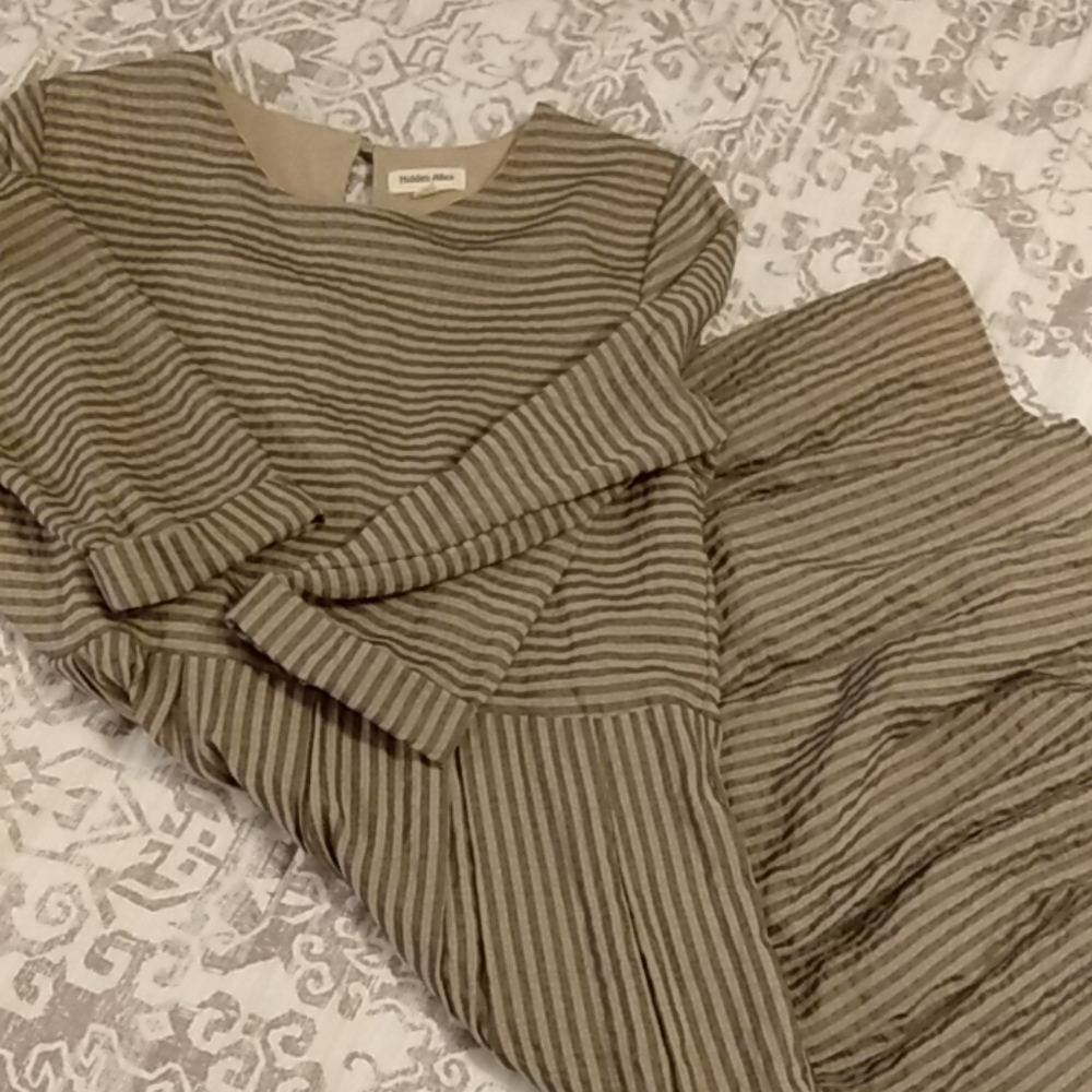 🇺🇲 Hidden Alley Olive stripe dress, M